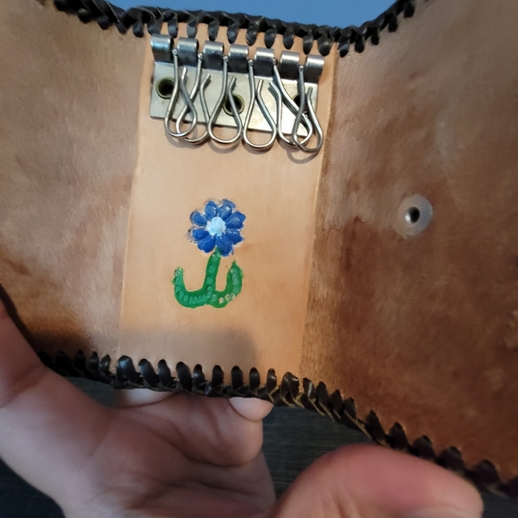 ❗CLOSET LIQUIDATION❗️Vintage tooled leather key holder - Picture 8 of 11